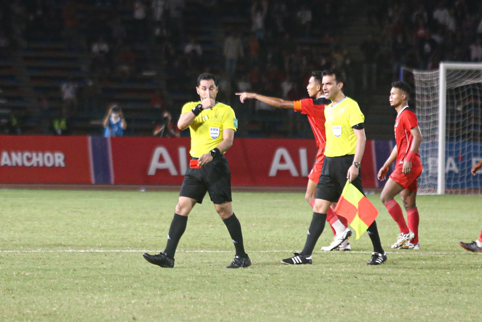 Cầu thủ U.22 Indonesia và U.22 Thái Lan đánh nhau, hỗn chiến nổ ra ở chung kết SEA Games 32 - Ảnh 7.