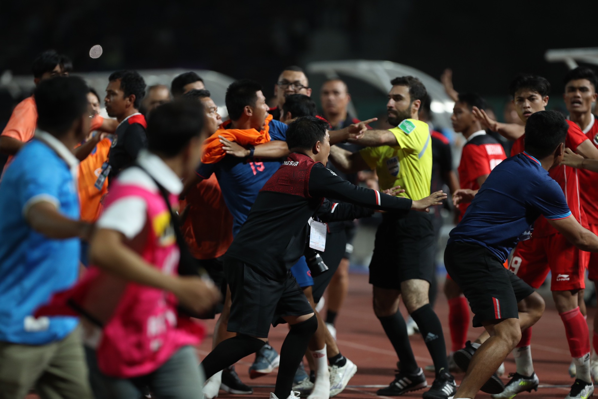 U.22 Indonesia giành HCV sau trận cầu 'điên rồ' - Ảnh 4.