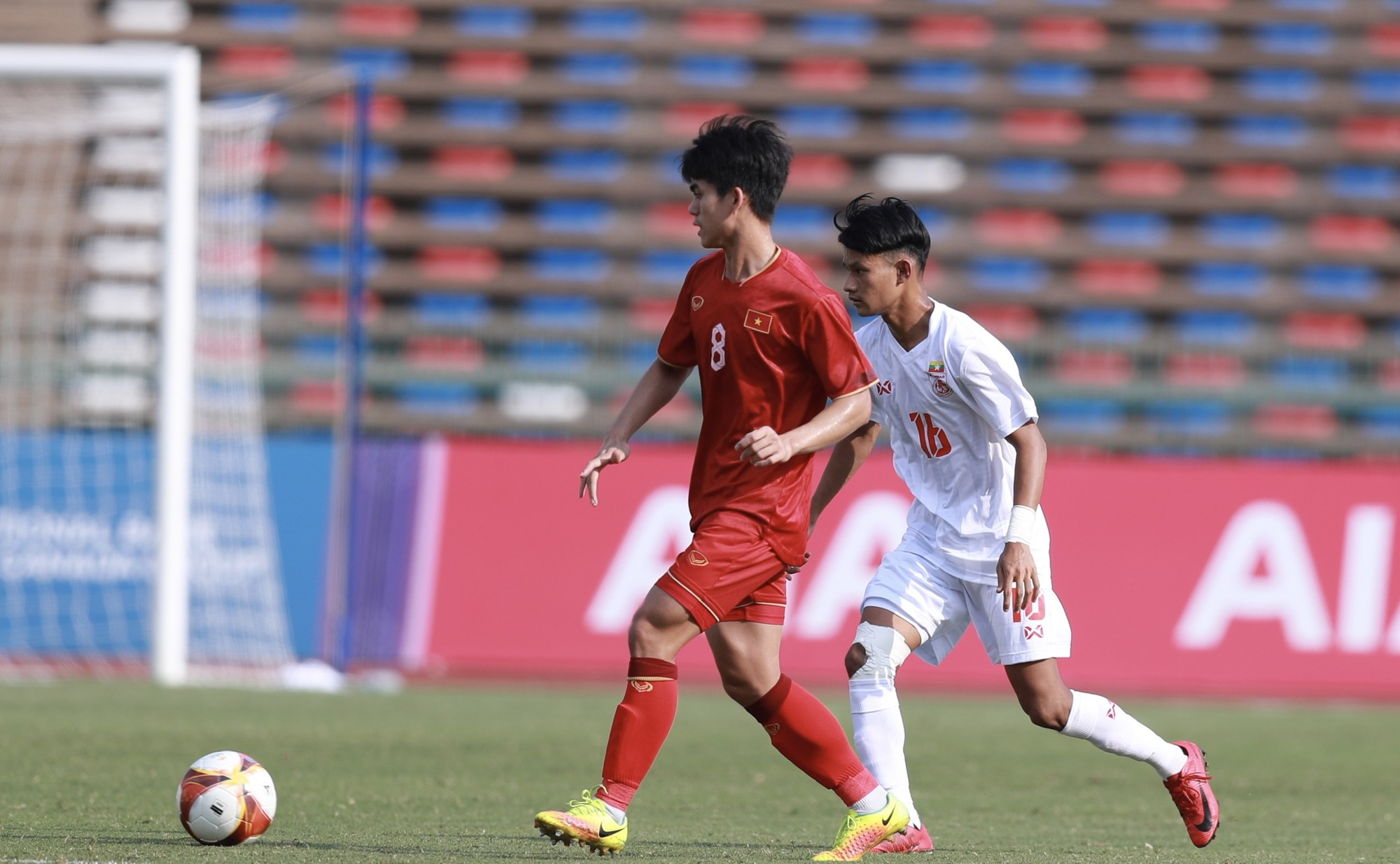 U.22 Việt Nam trỗi dậy cảm hứng, thắng giòn giã trước U.22 Myanmar  - Ảnh 2.