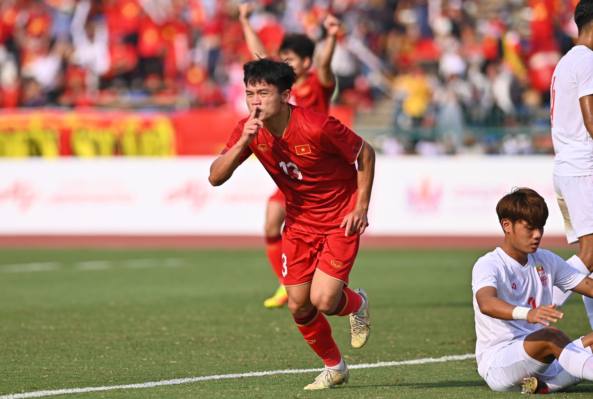 Hồ Văn Cường lập cú đúp trước đội U.22 Myanmar ở SEA Games 32