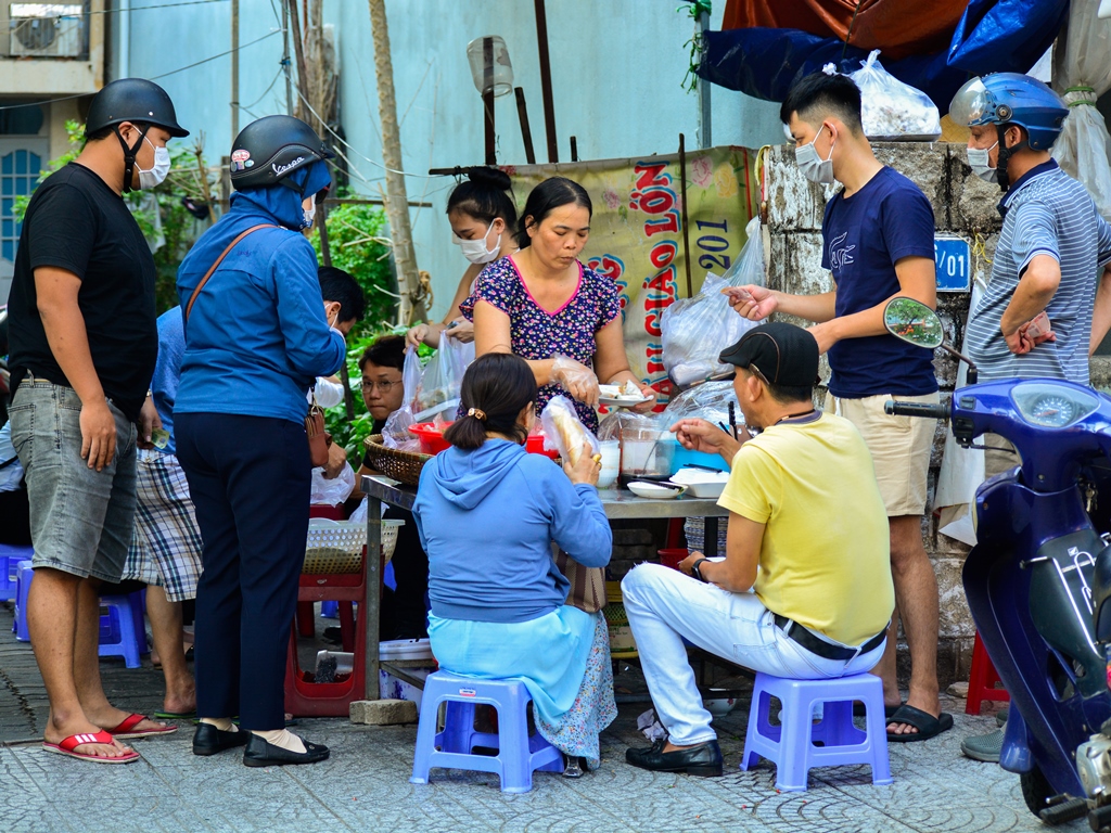 Quán bánh chay đậm vị xứ Huế chỉ bán 2 ngày ở Đà Nẵng - Ảnh 1.