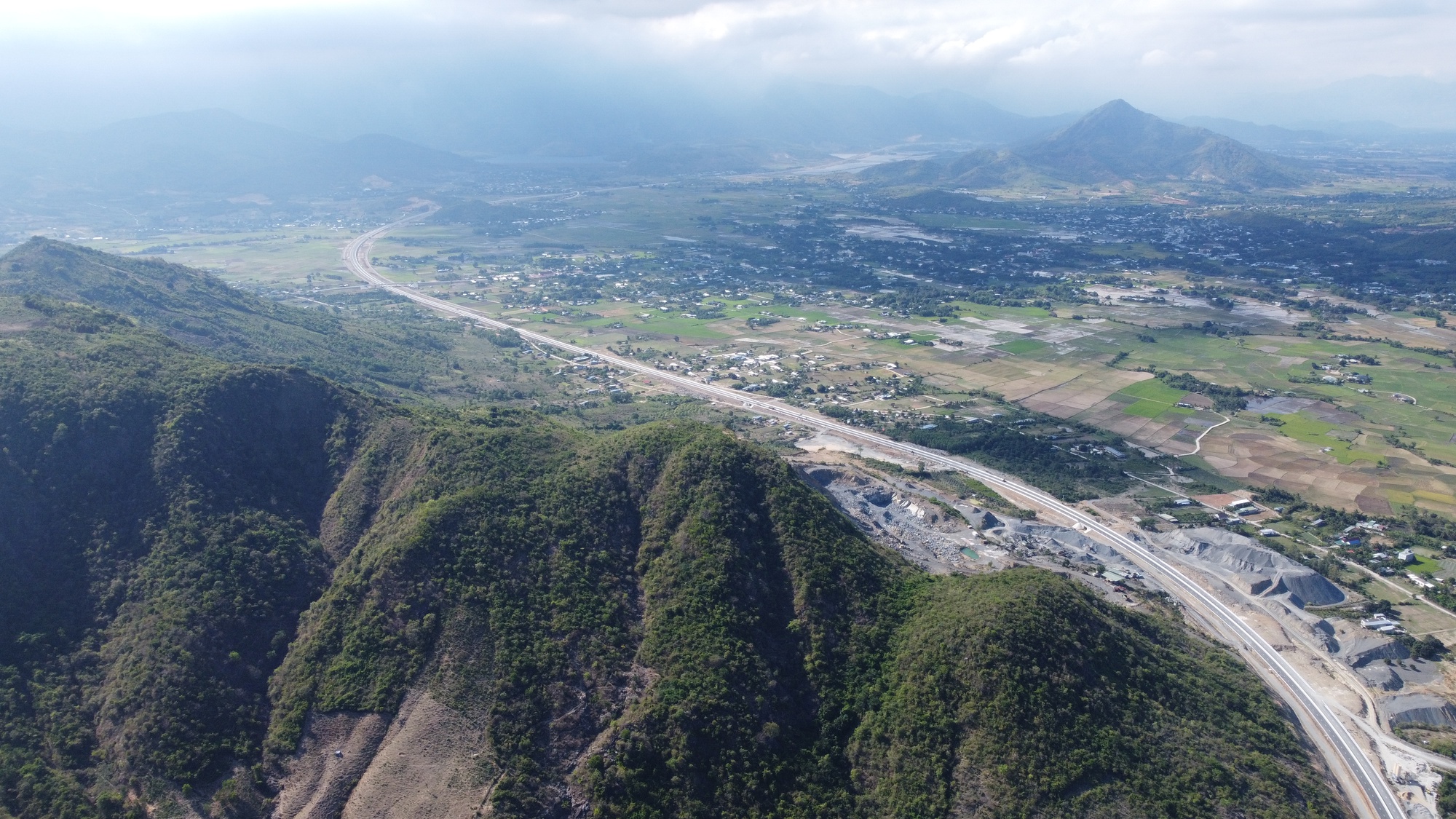 Cao tốc Nha Trang - Cam Lâm trước ngày thông xe - Ảnh 4.