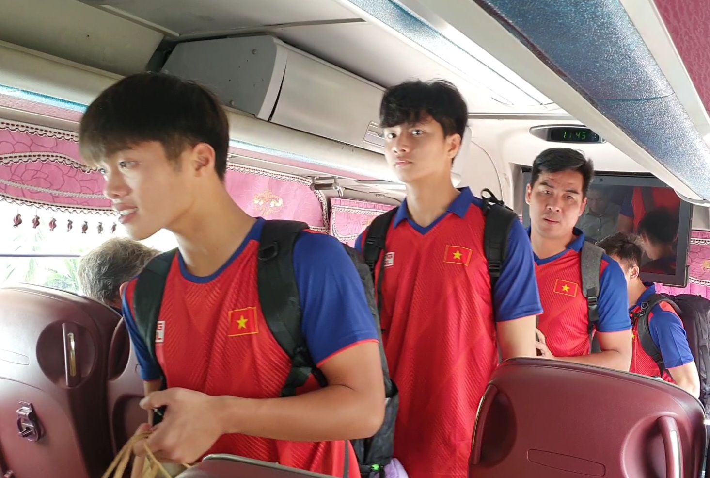 U.22 Việt Nam về nước, khép lại hành trình ở SEA Games 32 - Ảnh 3.