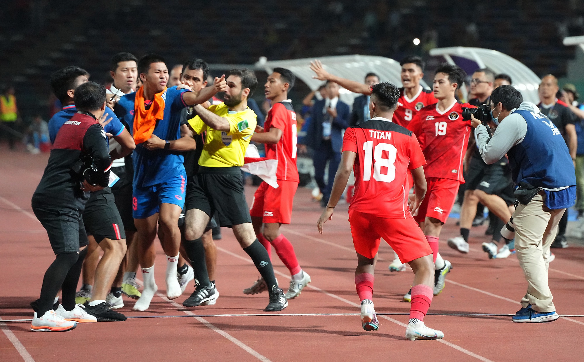 Liên đoàn Bóng đá Campuchia: ‘Chúng tôi đã hết nhiệm vụ, giờ là việc của AFC’ - Ảnh 3.