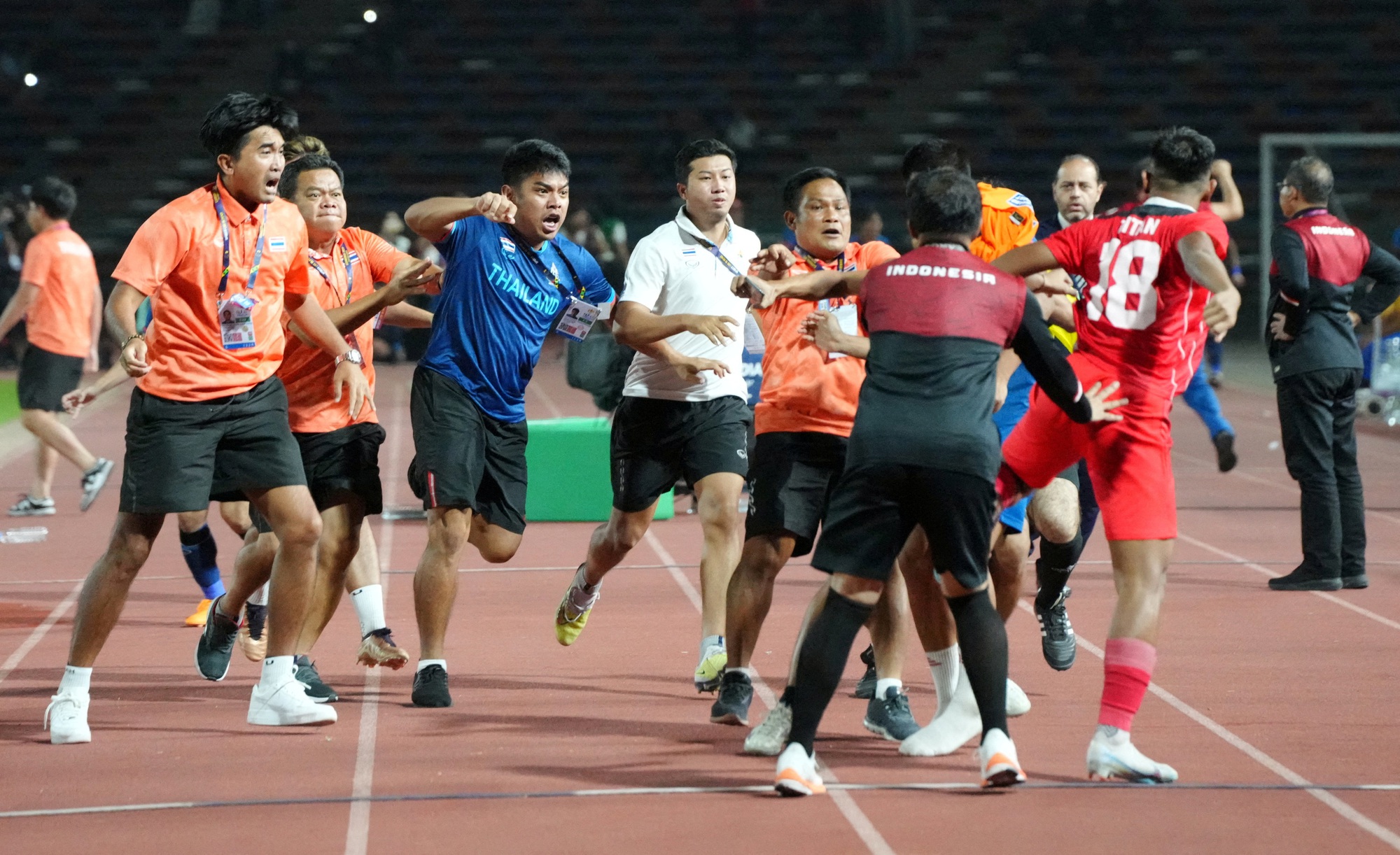 Liên đoàn Bóng đá Campuchia: ‘Chúng tôi đã hết nhiệm vụ, giờ là việc của AFC’ - Ảnh 8.