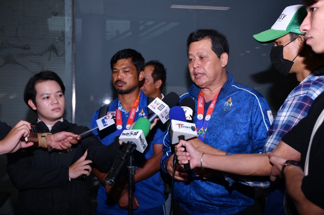 HLV U.22 Thái Lan tiếp tục được tin tưởng, FAT không cản Khemdee từ bỏ đội tuyển - Ảnh 2.