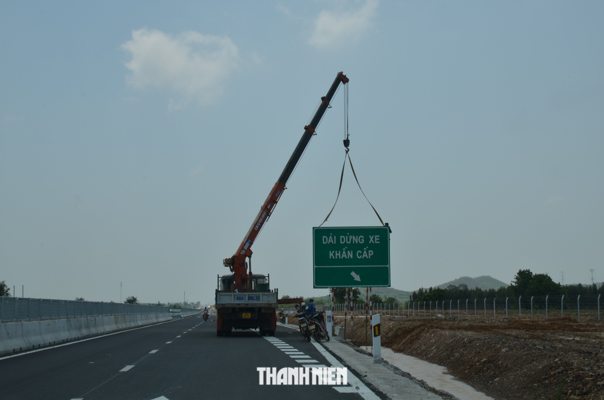 Cận cảnh cao tốc Vĩnh Hảo - Phan Thiết trước giờ đi vào vận hành - Ảnh 3.