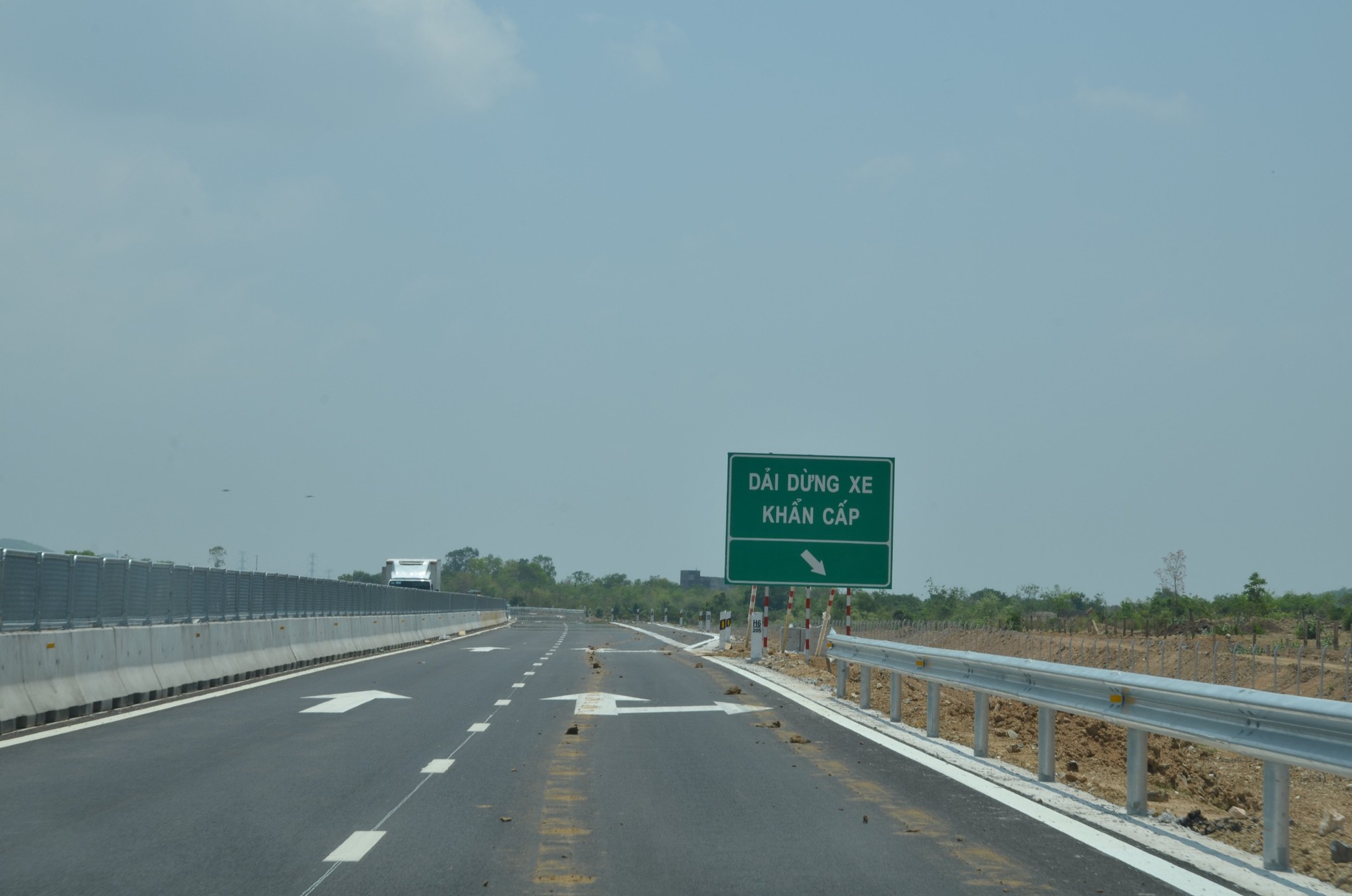 Cận cảnh cao tốc Vĩnh Hảo - Phan Thiết trước giờ đi vào vận hành - Ảnh 7.