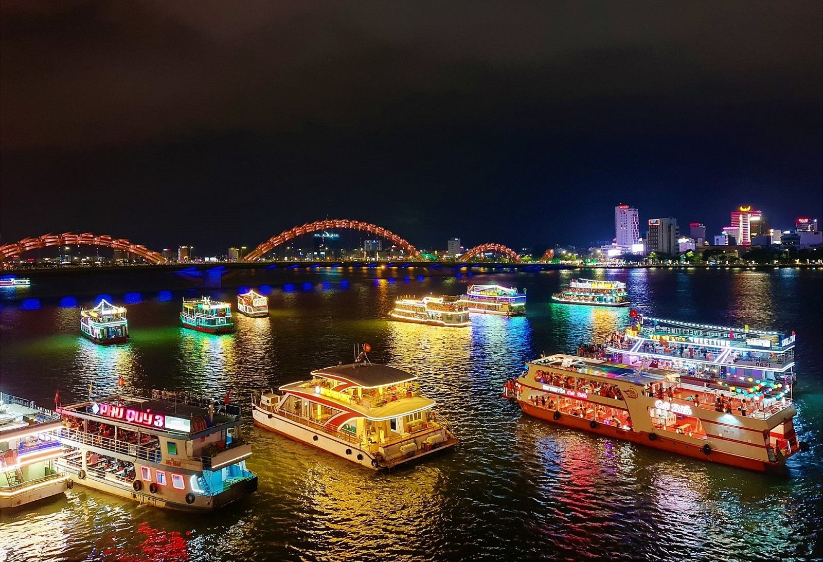 Dừng hoạt động cảng Sông Hàn, nhường sân cho Lễ hội pháo hoa quốc tế
