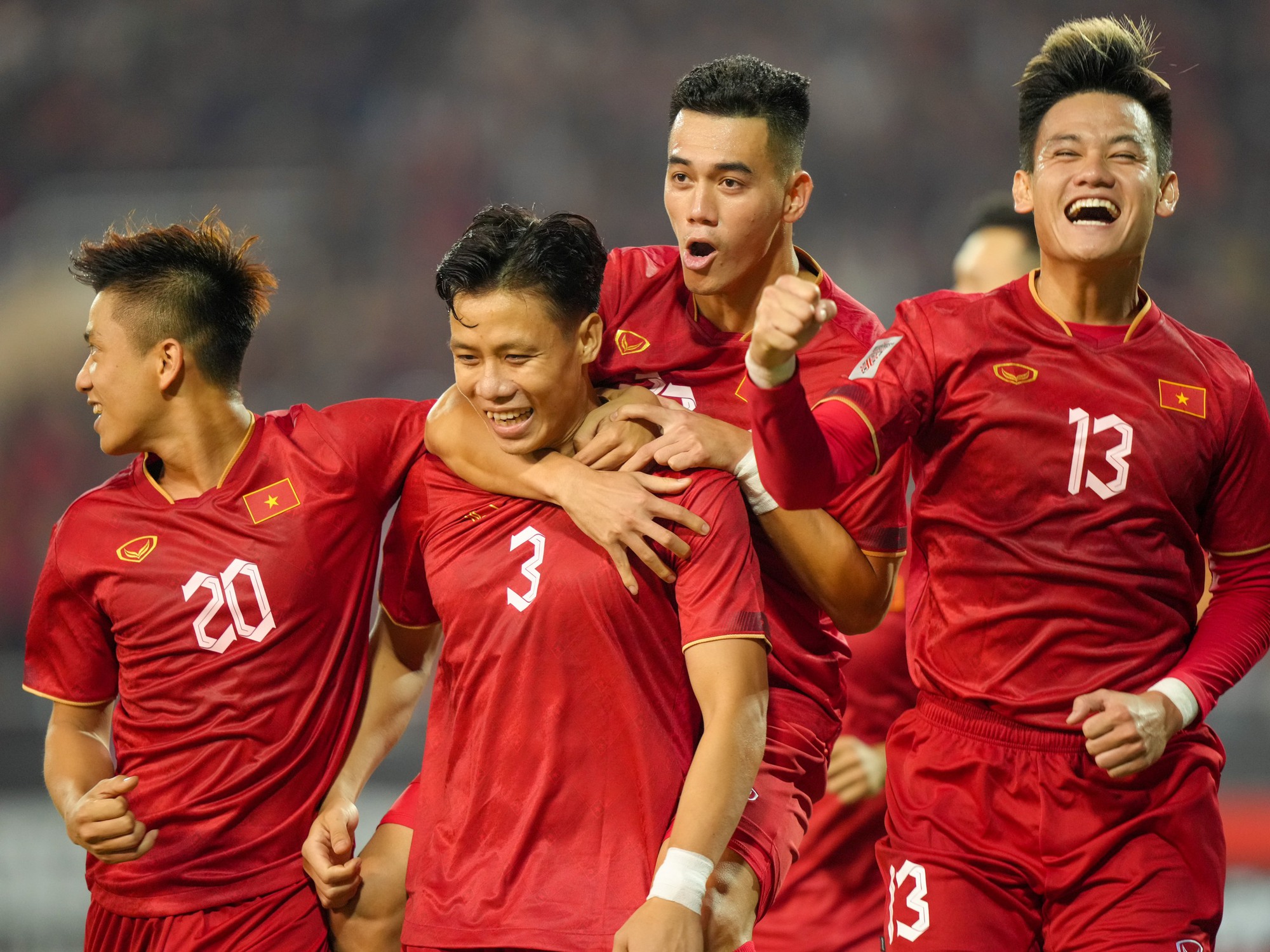 Đội tuyển Việt Nam đá giao hữu với Hong Kong trên sân Lạch Tray - Ảnh 1.
