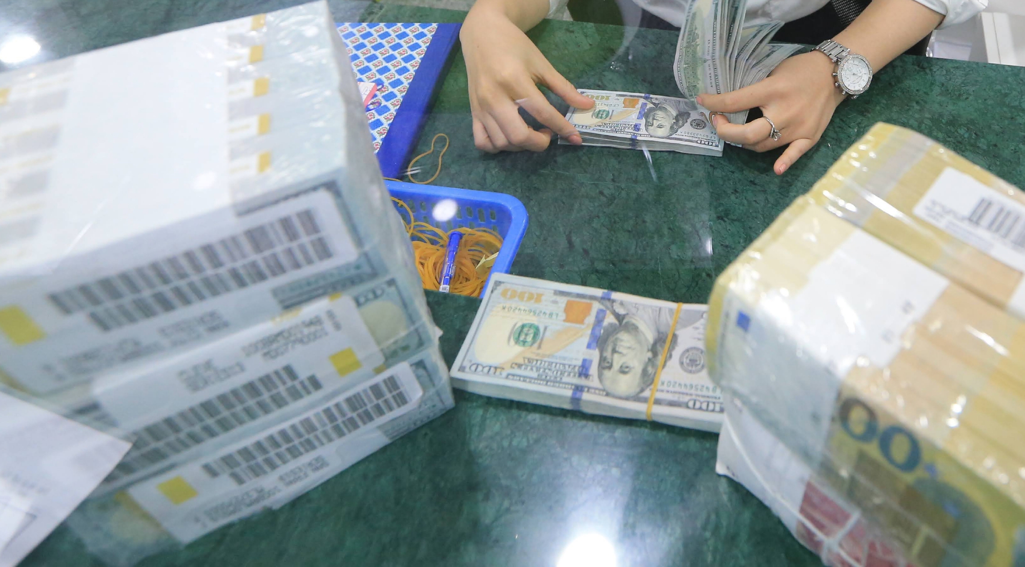 Giá USD hôm nay 25.8.2023: Đứng ở mức cao, các ngoại tệ khác giảm mạnh - Ảnh 1. Giá USD hôm nay 25.8.2023: Đứng ở mức cao, các ngoại tệ khác giảm mạnh - Ảnh 1.