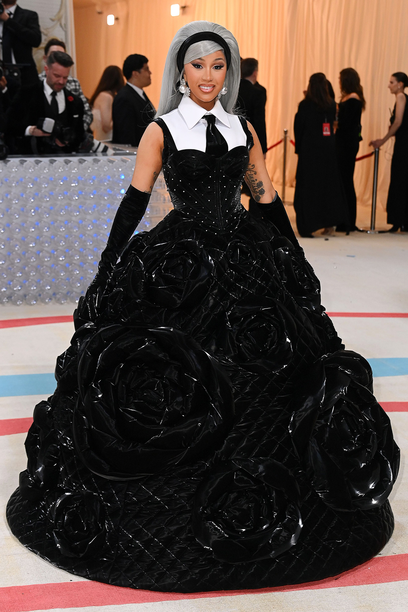 Sao nữ lột đồ và những màn ‘chặt chém’ gây ‘náo loạn’ Met Gala 2023 - Ảnh 8.