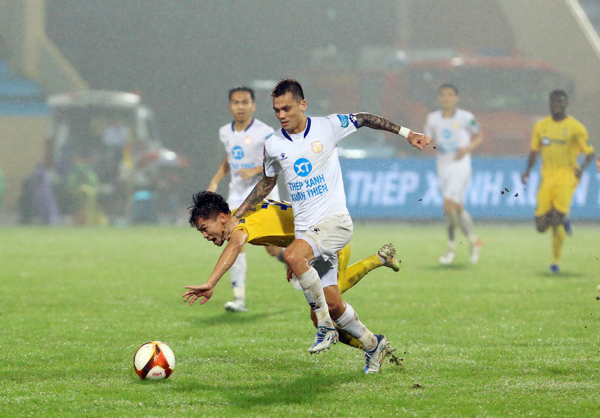 Hữu Tuấn là một ứng viên cho suất trung vệ của đội tuyển Việt Nam