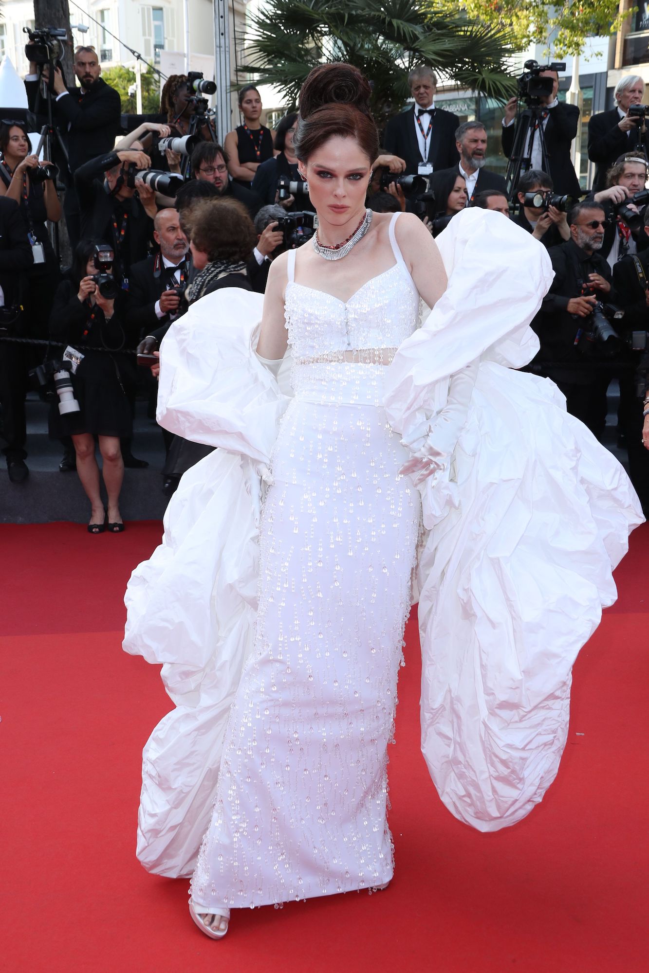 Jennie (BlackPink) hóa công chúa, đọ sắc với con gái Johnny Depp trên thảm đỏ Cannes - Ảnh 14.