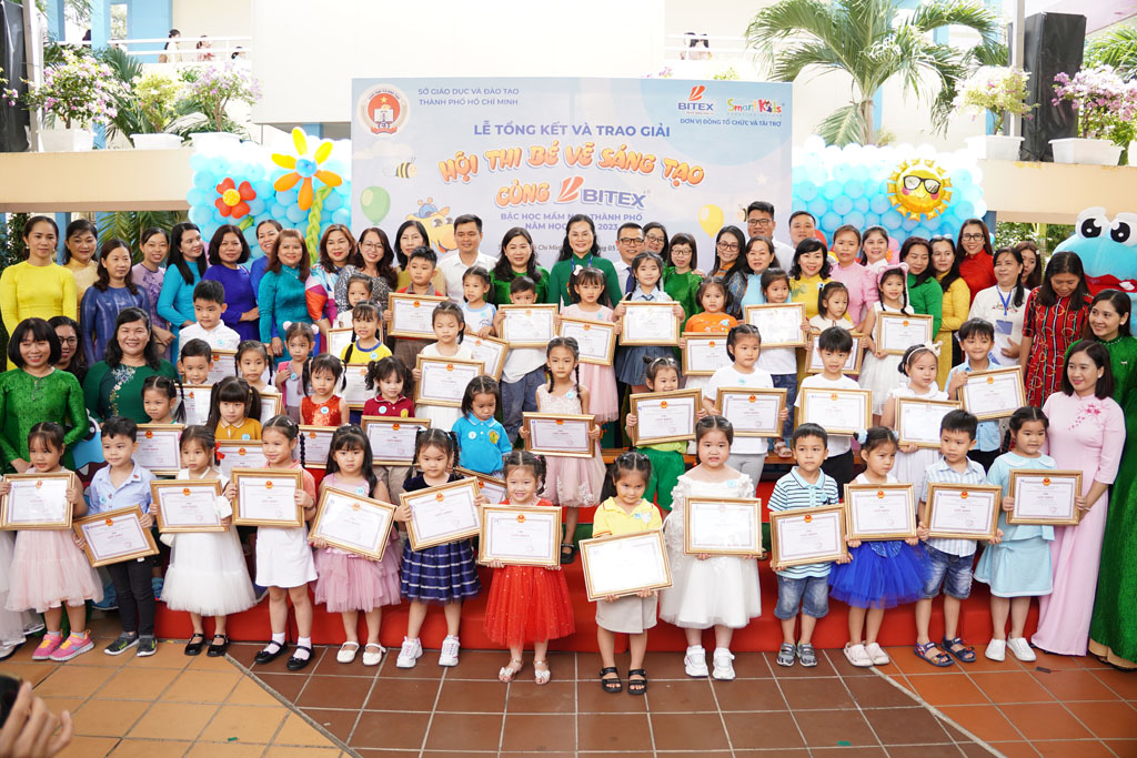 Xem giành giật giành giải thưởng của trẻ em mần nin thiếu nhi TP.Hồ Chí Minh - Hình ảnh 2.