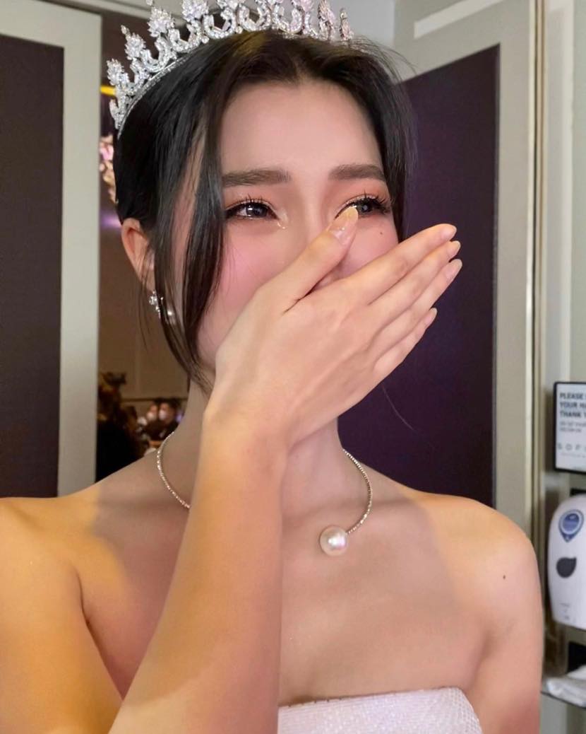 Á hậu Thảo Nhi Lê đọ sắc với Hoa hậu Quốc tế 2022 - Ảnh 2.