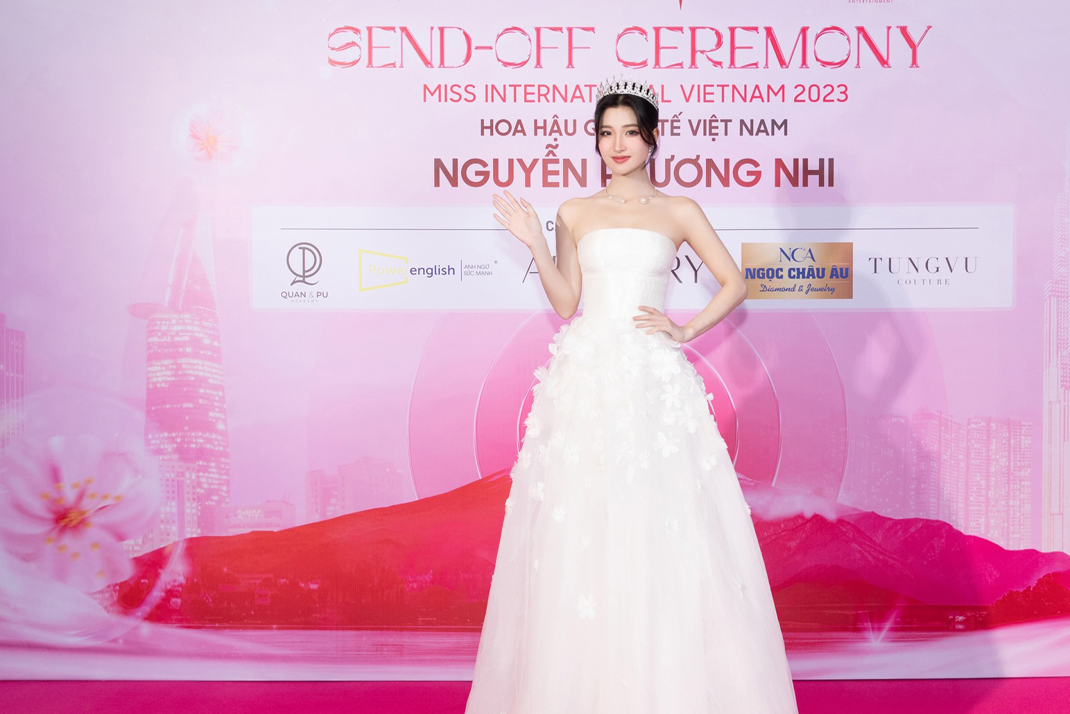 Á hậu Thảo Nhi Lê đọ sắc với Hoa hậu Quốc tế 2022 - Ảnh 1.