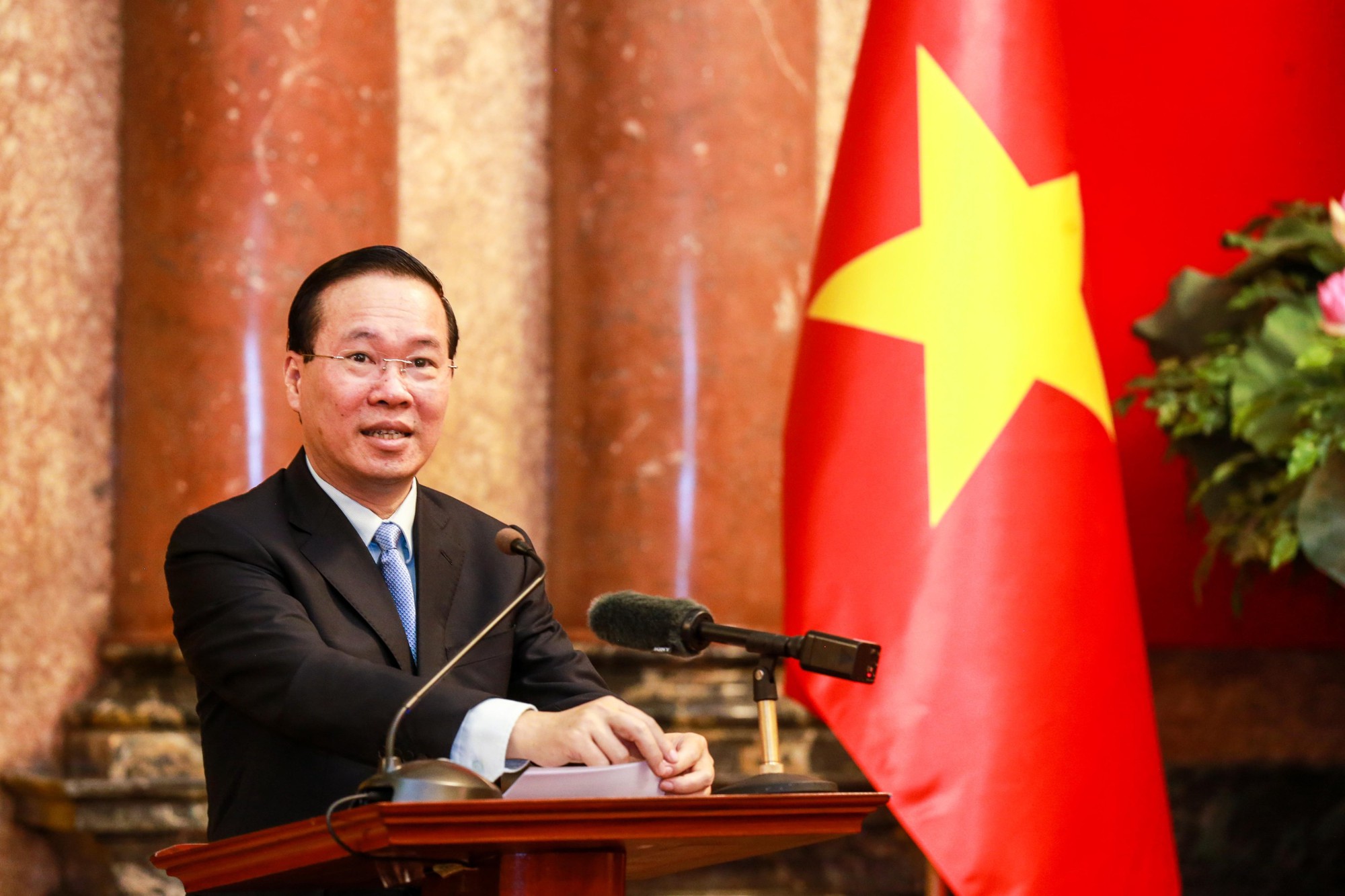 Chủ tịch nước Võ Văn Thưởng: 'Câu chuyện về Nguyễn Thị Oanh khiến tôi xúc động, tự hào' - Ảnh 1.