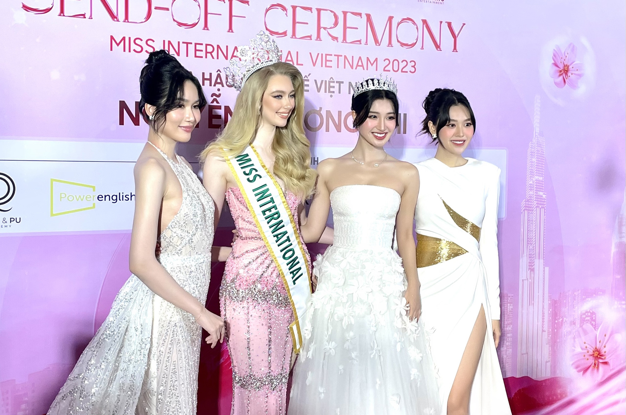 Á hậu Thảo Nhi Lê đọ sắc với Hoa hậu Quốc tế 2022 - Ảnh 5.