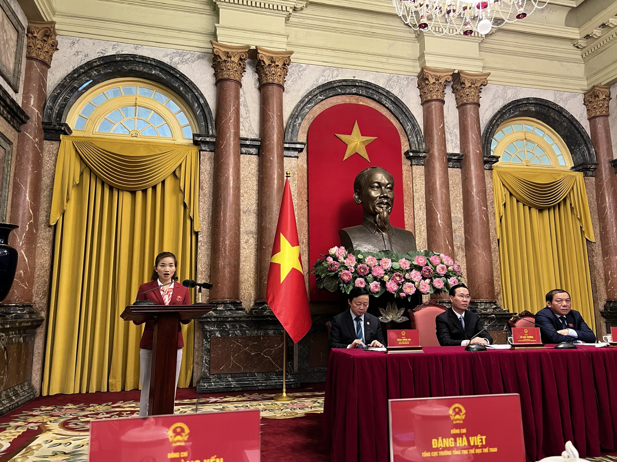 Chủ tịch nước Võ Văn Thưởng: 'Câu chuyện về Nguyễn Thị Oanh khiến tôi xúc động, tự hào' - Ảnh 2.