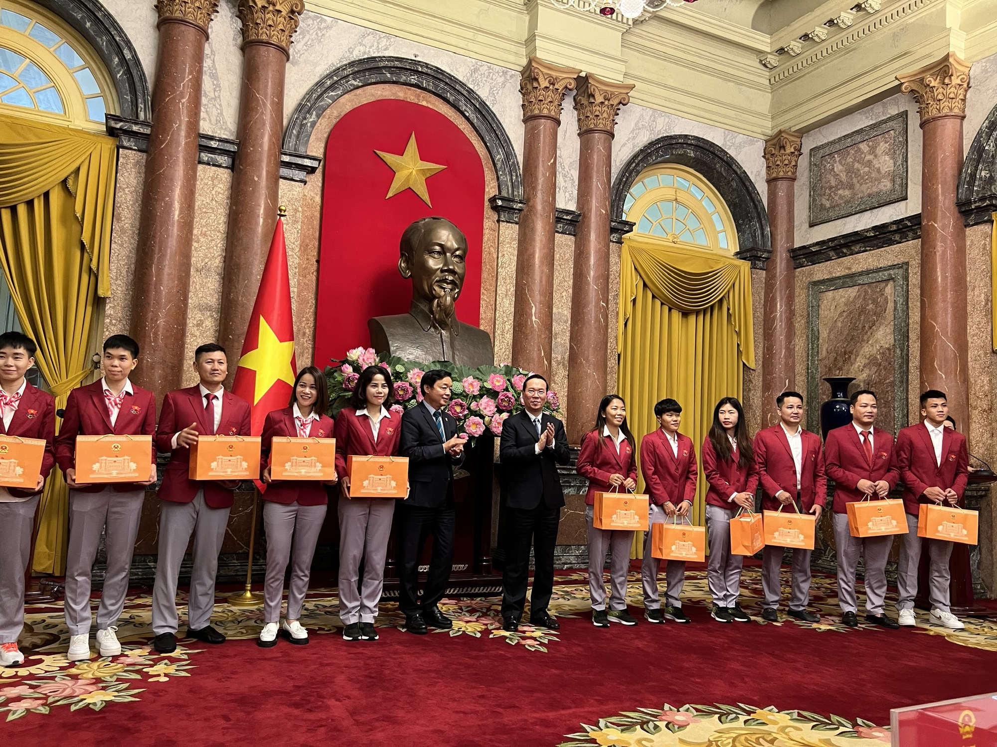 Chủ tịch nước Võ Văn Thưởng: 'Câu chuyện về Nguyễn Thị Oanh khiến tôi xúc động, tự hào' - Ảnh 9.
