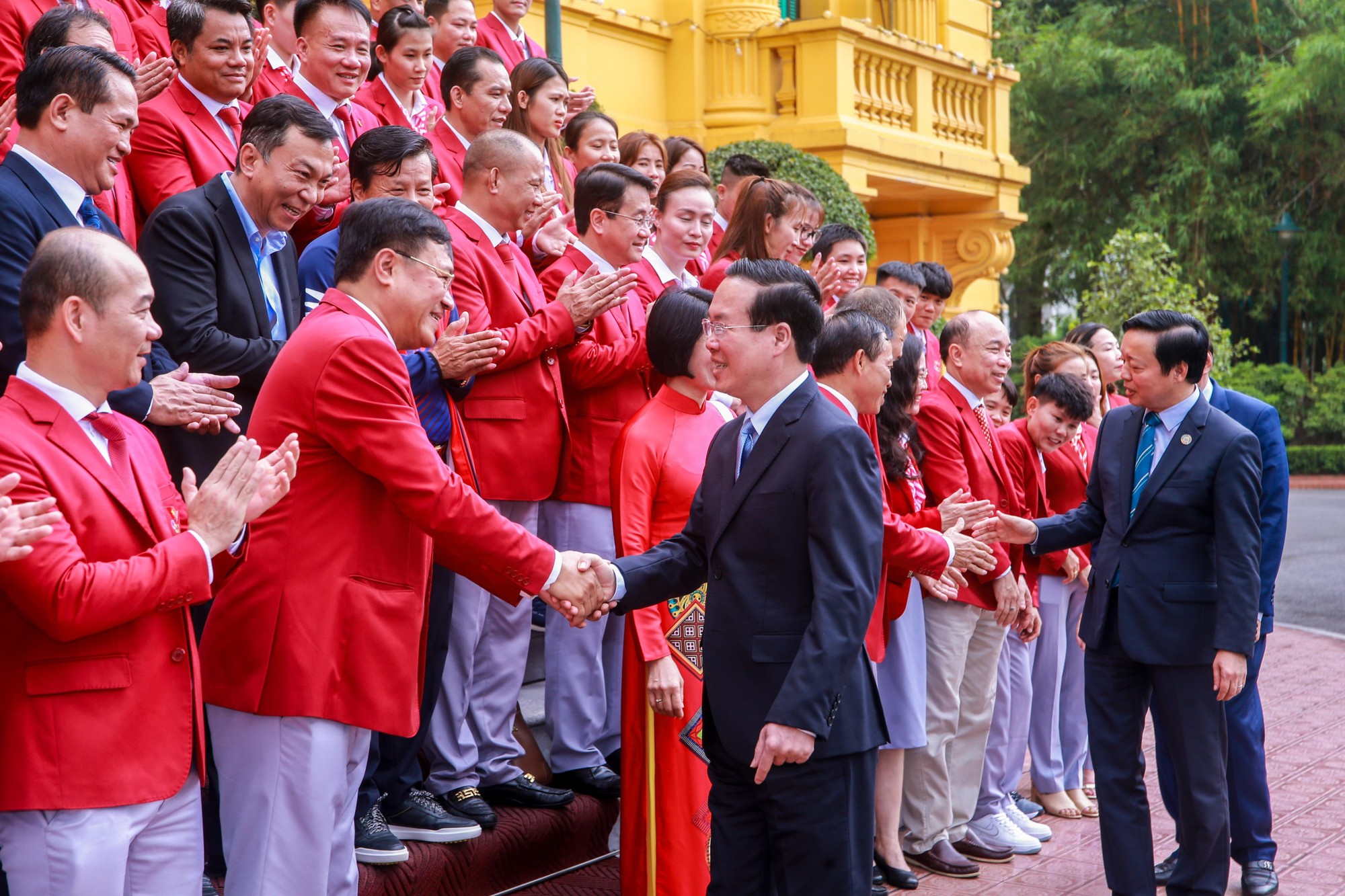 Chủ tịch nước Võ Văn Thưởng: 'Câu chuyện về Nguyễn Thị Oanh khiến tôi xúc động, tự hào' - Ảnh 1.