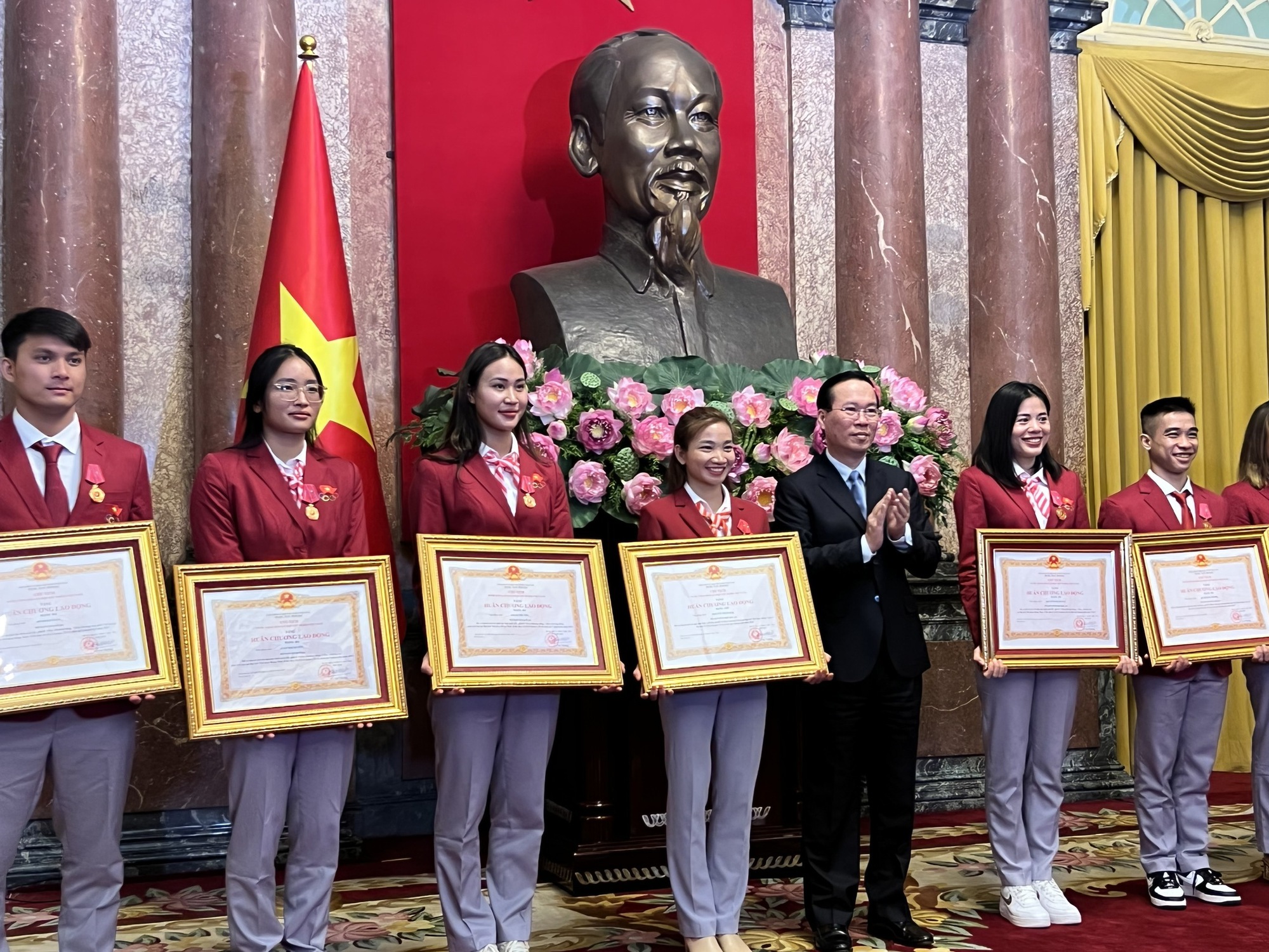 Chủ tịch nước Võ Văn Thưởng: 'Câu chuyện về Nguyễn Thị Oanh khiến tôi xúc động, tự hào' - Ảnh 5.