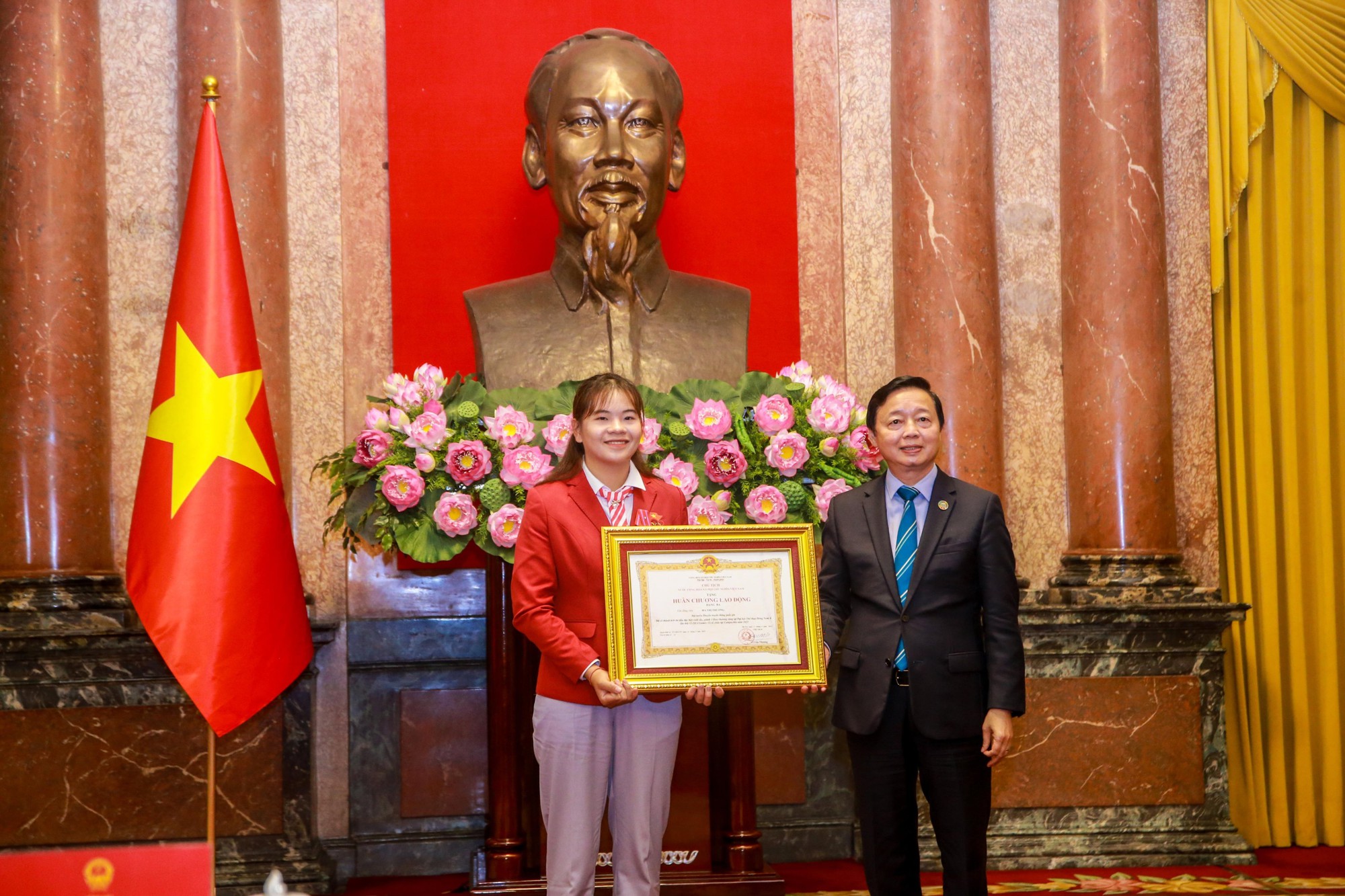 Chủ tịch nước Võ Văn Thưởng: 'Câu chuyện về Nguyễn Thị Oanh khiến tôi xúc động, tự hào' - Ảnh 15.