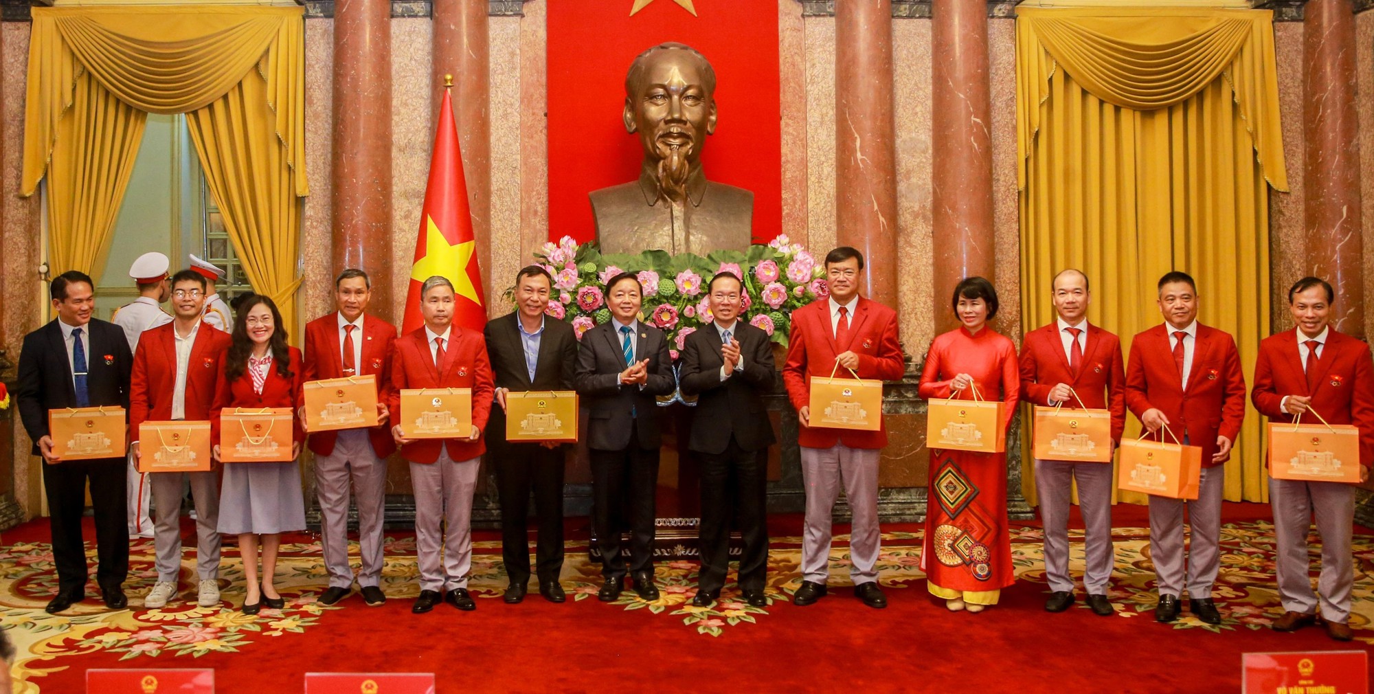 Chủ tịch nước Võ Văn Thưởng: 'Câu chuyện về Nguyễn Thị Oanh khiến tôi xúc động, tự hào' - Ảnh 11.