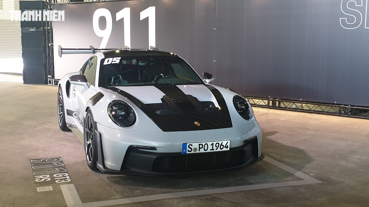 'Ngắm tận mắt, sờ tận tay' xe sang thể thao Porsche 911 GT3 RS 2023 - Ảnh 1.