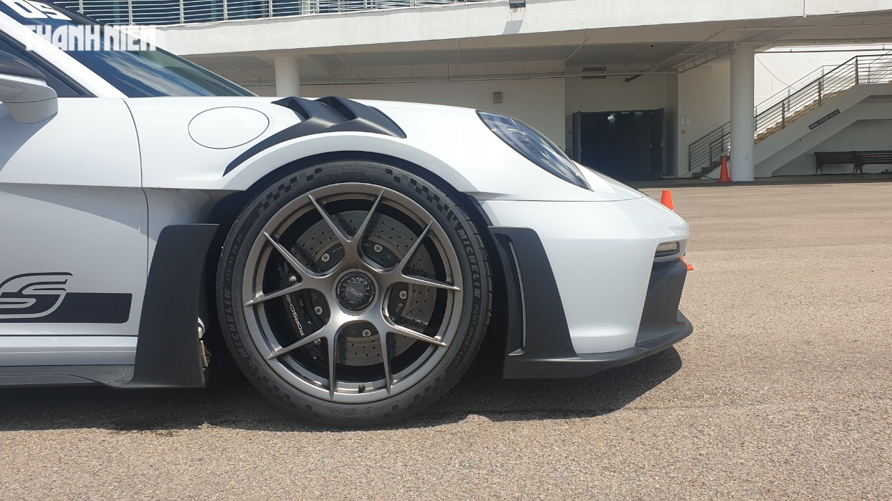 'Ngắm tận mắt, sờ tận tay' xe sang thể thao Porsche 911 GT3 RS 2023 - Ảnh 8.