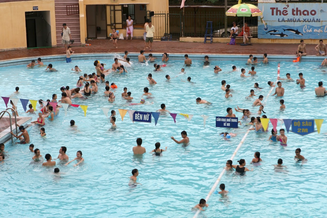 Ánh Viên lan tỏa tình yêu bơi lội, dự khai giảng lớp dạy miễn phí cho trẻ em - Ảnh 2.