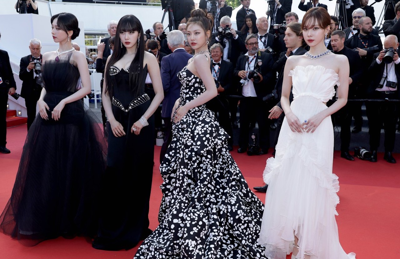 Trần Anh Hùng ra mắt phim mới ở Cannes, thảm đỏ quy tụ dàn sao ‘khủng’ - Ảnh 9.