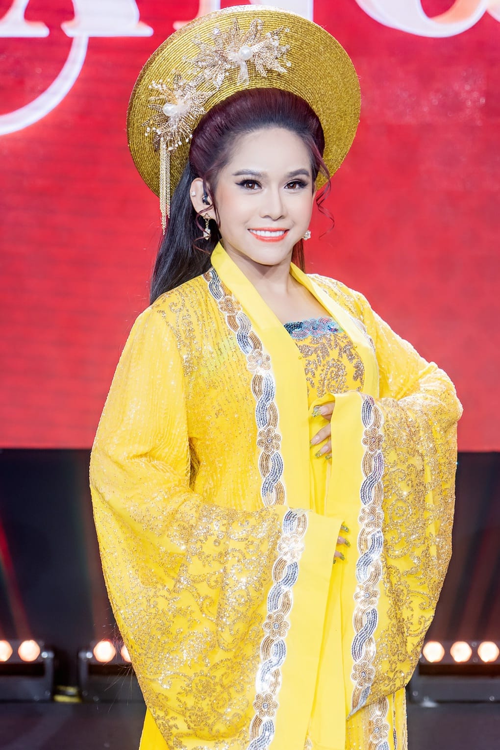 Binh Tinh เผยเหตุผลที่ Thoai My ไม่ไปฝรั่งเศสกับ Huynh Long เพื่อแสดง - รูปภาพ 1