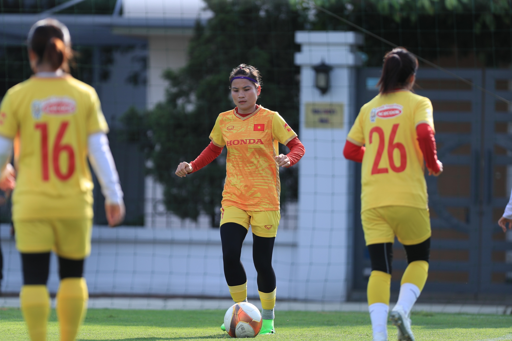 Đội tuyển nữ Việt Nam hào hứng tập luyện với trái bóng World Cup 2023 - Ảnh 7.