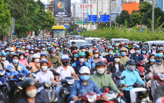 Ban Bí thư: Khắc phục ùn tắc giao thông tại Hà Nội, TP.HCM - Ảnh 1.