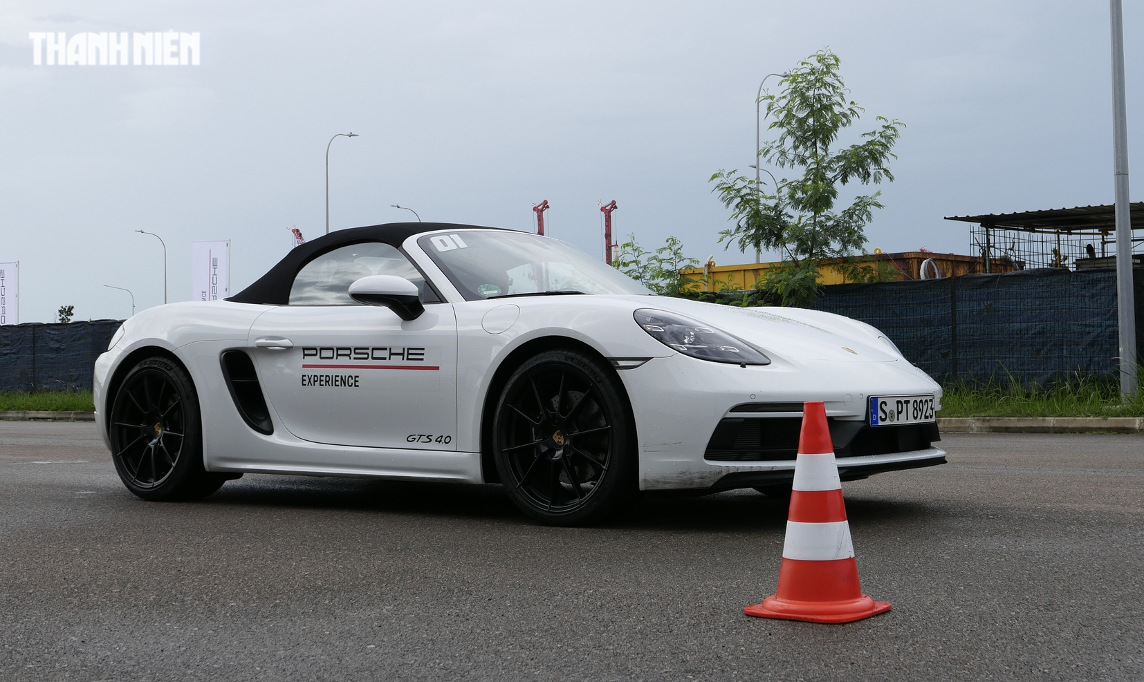 Porsche mang dàn xe sang trị giá triệu đô cho khách hàng luyện tay lái - Ảnh 6.