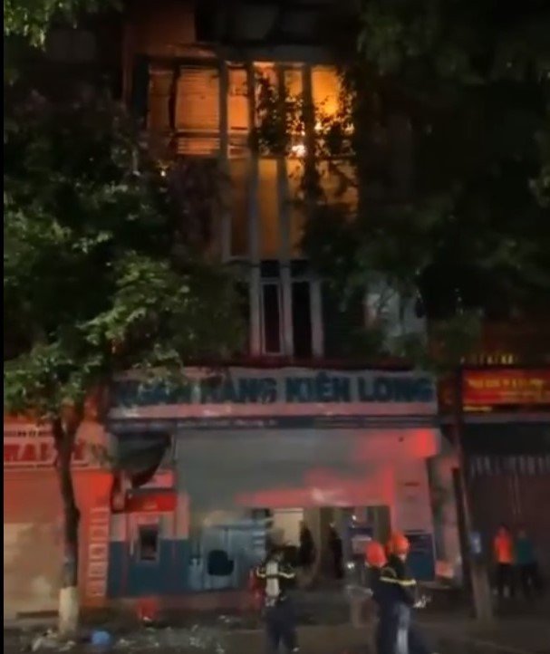 Đắk Lắk: Cháy trong đêm tại một chi nhánh ngân hàng  - Ảnh 1.