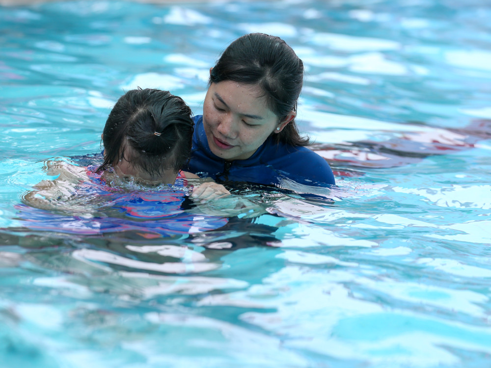 Ánh Viên chiếm trọn tình cảm của 100 thiếu nhi ở lớp dạy bơi miễn phí - Ảnh 6.