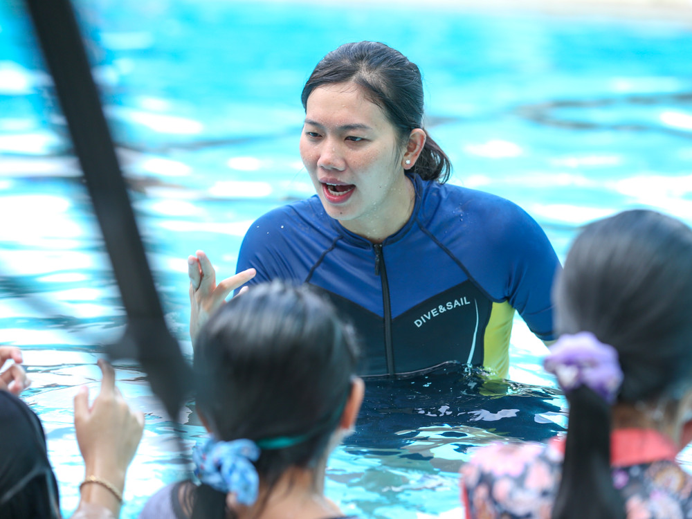 Không ngại đường xa, Ánh Viên dạy bơi miễn phí cho trẻ em ở huyện Bình Chánh - Ảnh 5.