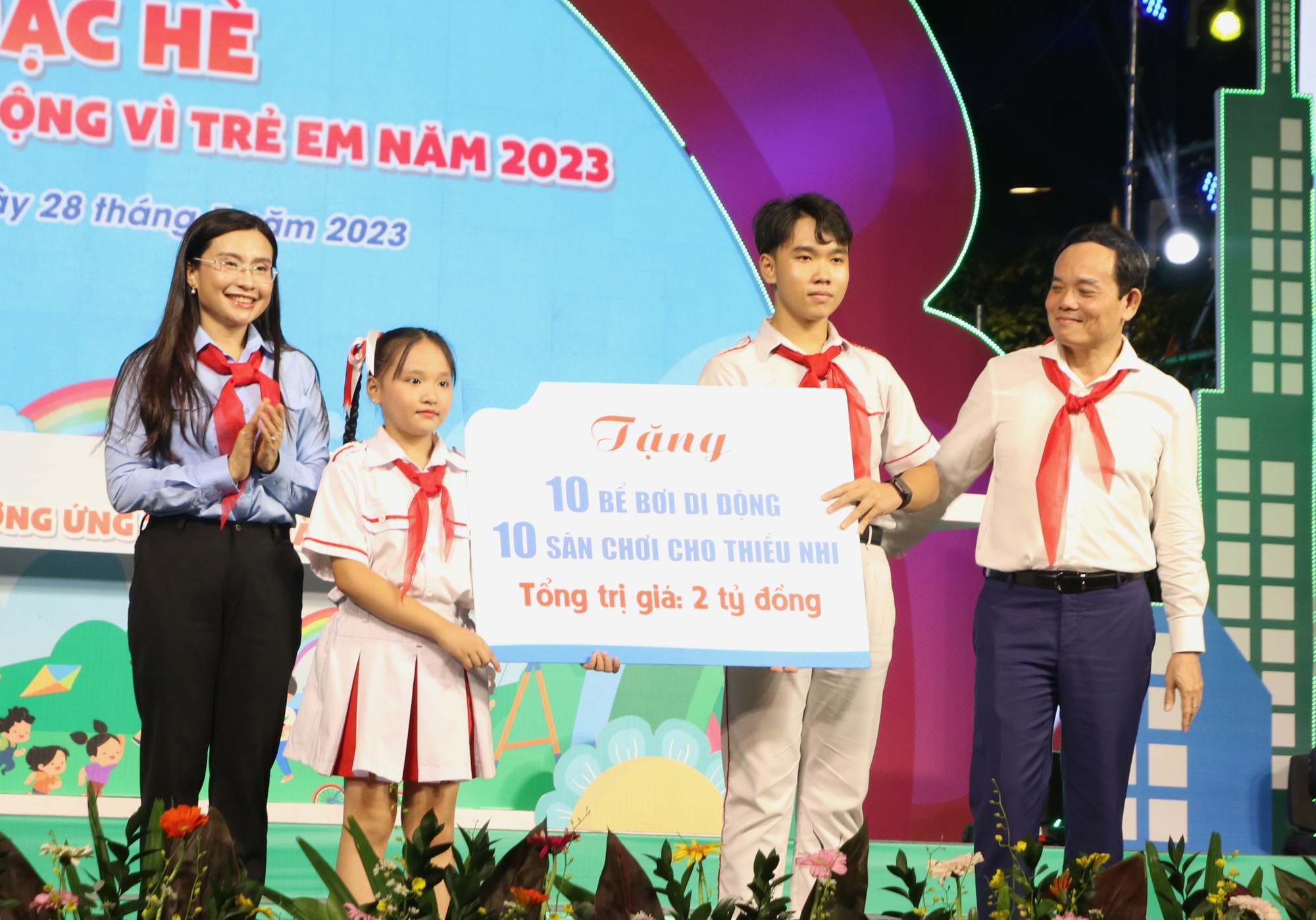 Phố đi bộ Nguyễn Huệ sôi động với chuỗi sự kiện Khai mạc hè 2023 - Ảnh 3.