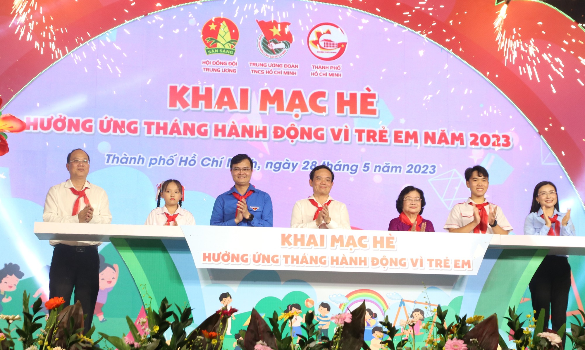 Phố đi bộ Nguyễn Huệ sôi động với chuỗi sự kiện Khai mạc hè 2023 - Ảnh 2.