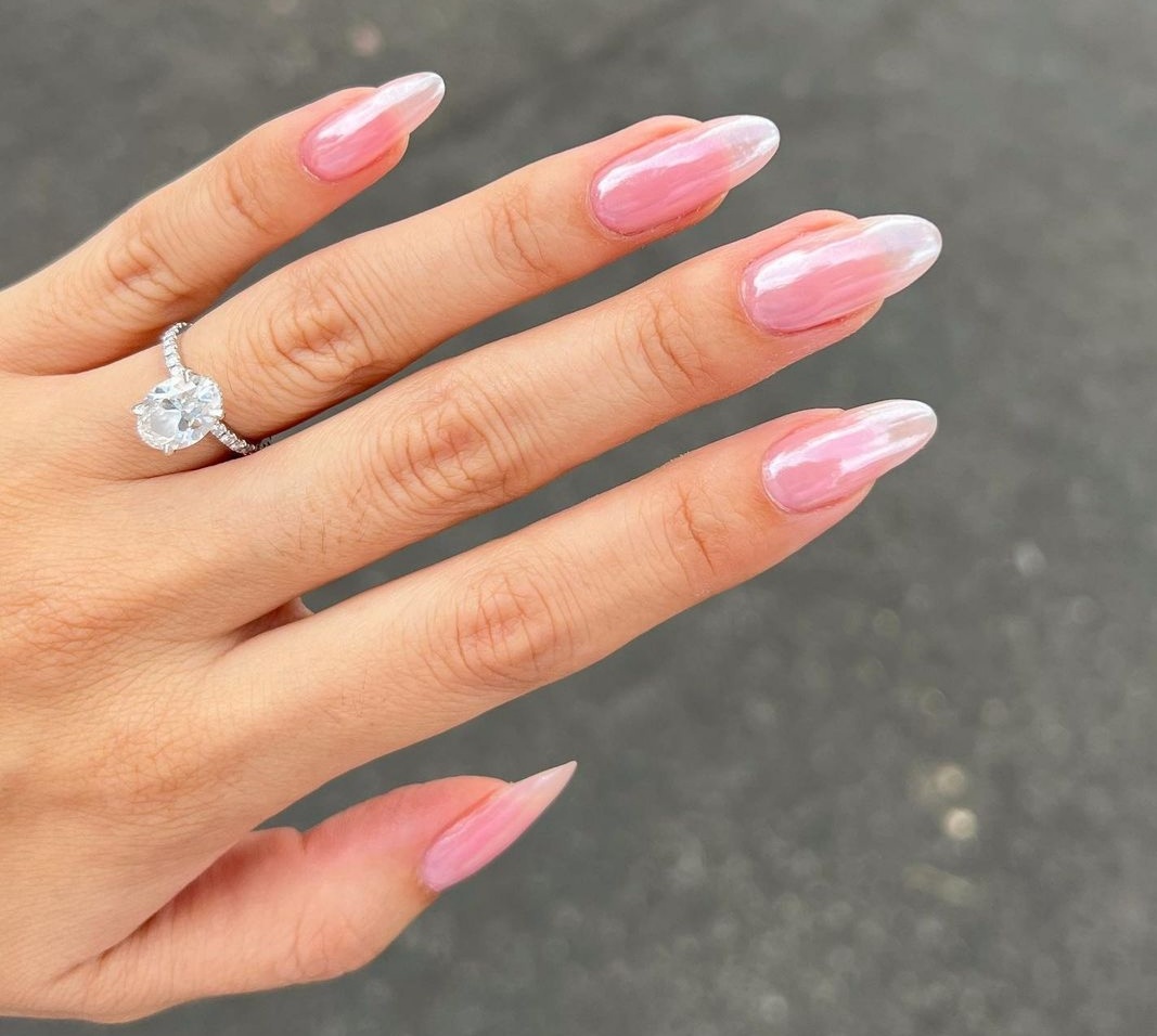 Điểm danh những mẫu nail màu hồng siêu hot, nàng nên rủ rê hội bạn triển  ngay mùa Tết này