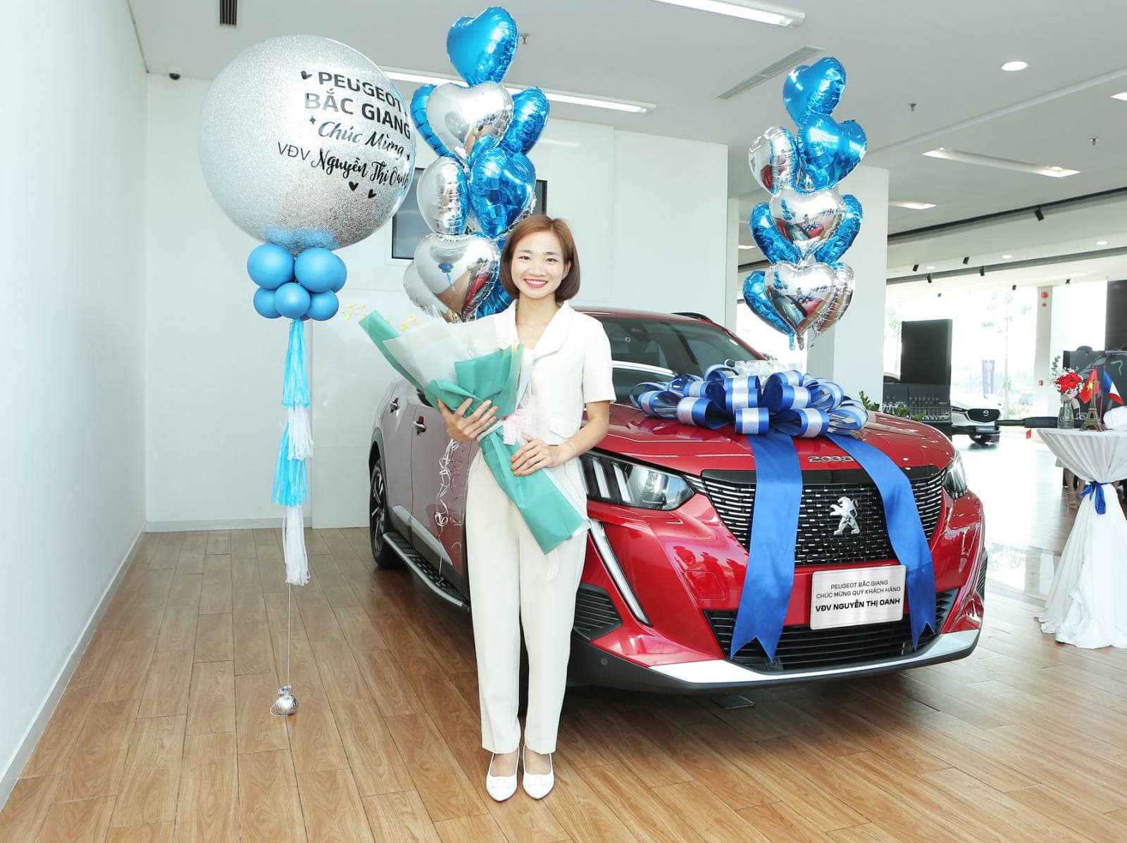 Nguyễn Thị Oanh hân hoan nhận xe Peugeot, chờ đợi trải nghiệm thú vị  - Ảnh 3.