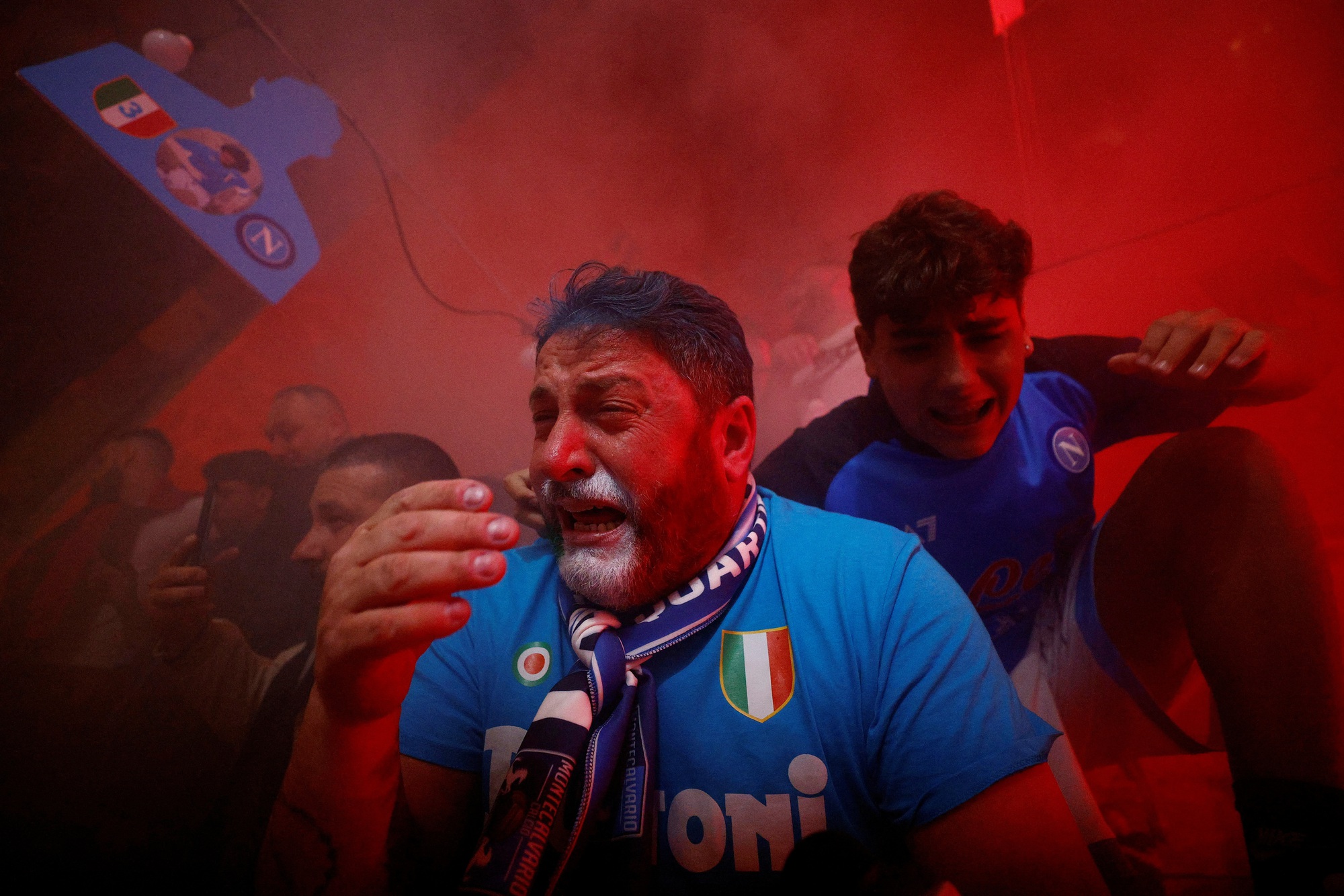 Thành phố Napoli rực lửa sau chức vô địch Serie A - Ảnh 12.