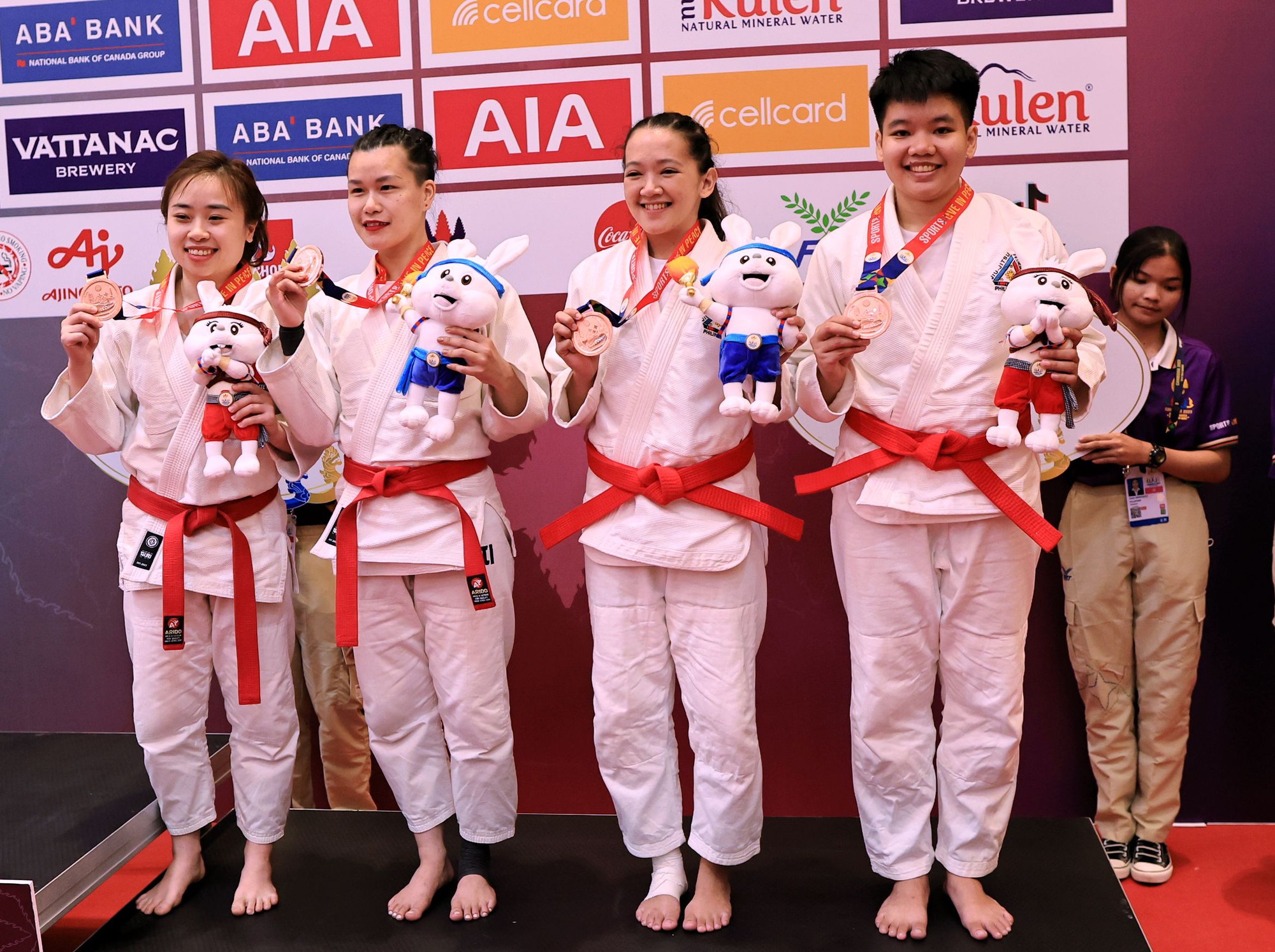 Cận cảnh võ sĩ Việt Nam đầu tiên được trao huy chương SEA Games 32 - Ảnh 6.