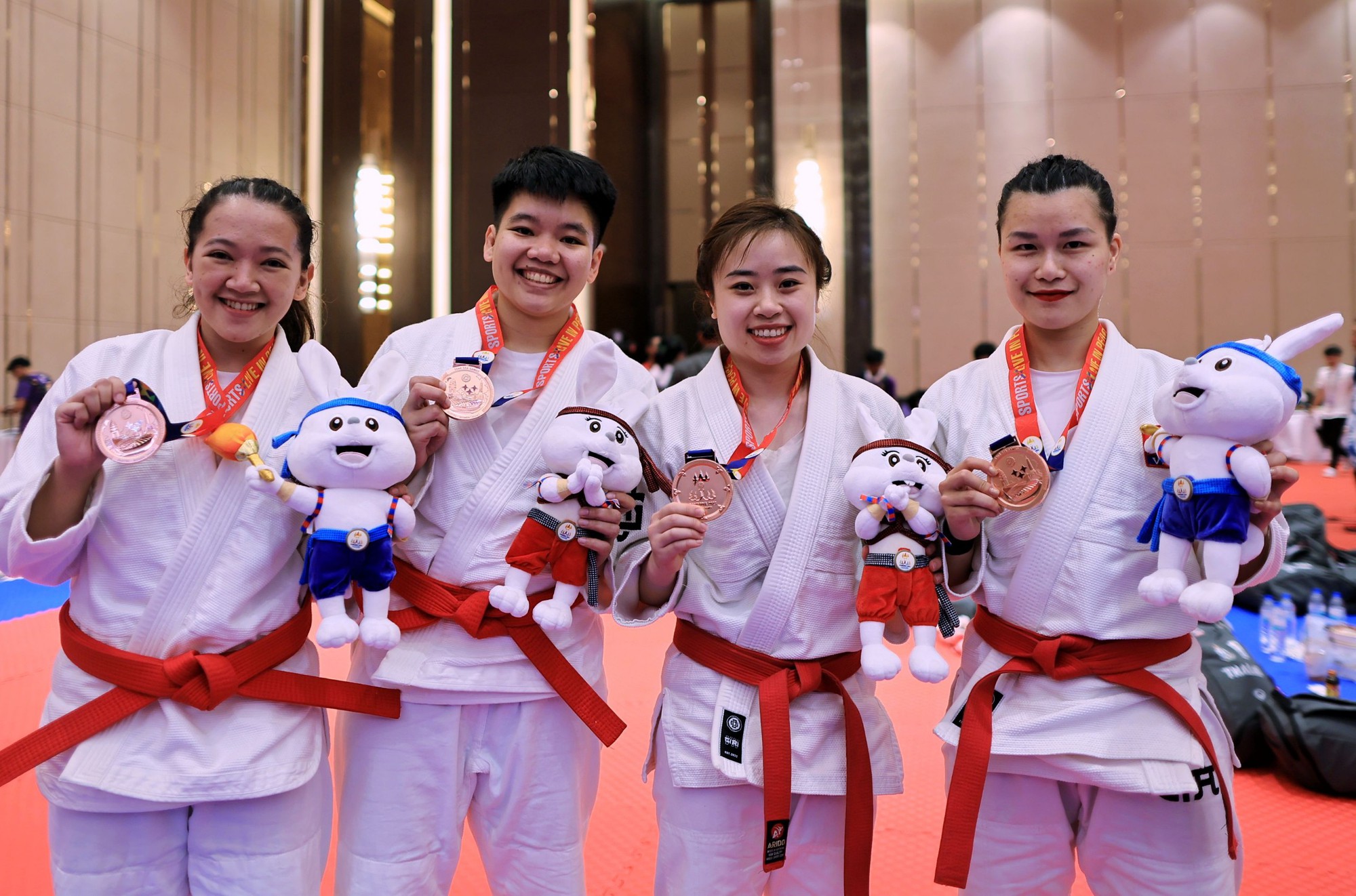 Cận cảnh võ sĩ Việt Nam đầu tiên được trao huy chương SEA Games 32 - Ảnh 7.