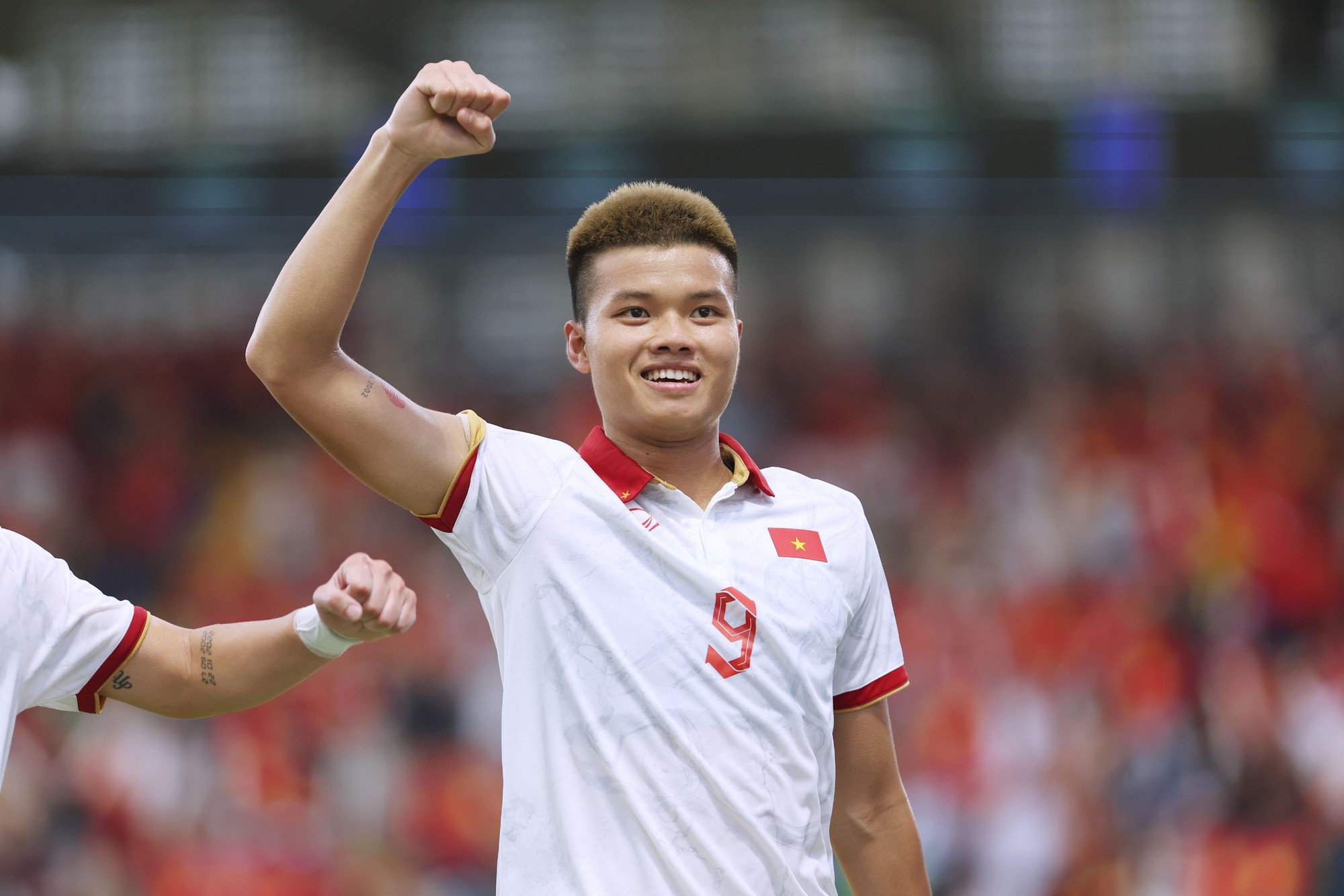 HLV Troussier hài lòng về trận thắng U.22 Singapore: ‘U.22 Việt Nam không sợ hãi’ - Ảnh 1.