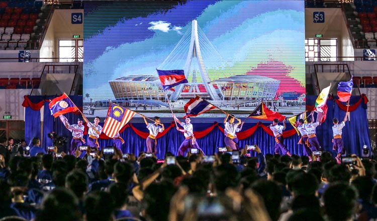 Thủ tướng Hun Sen thắp sáng đuốc khai mạc SEA Games 32 - Ảnh 8.
