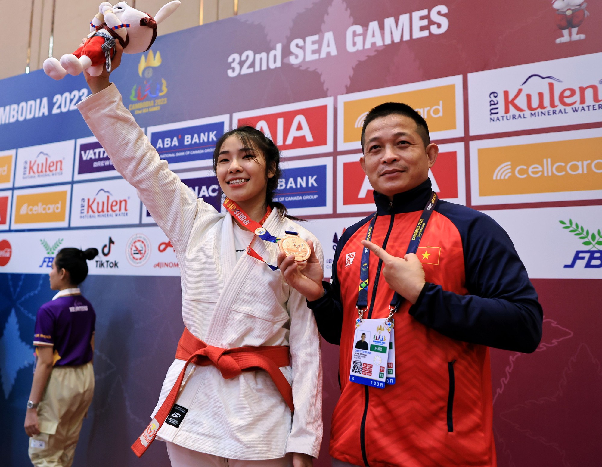 Cận cảnh võ sĩ Việt Nam đầu tiên được trao huy chương SEA Games 32 - Ảnh 1.